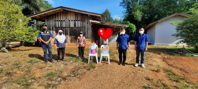 มอบถุงยังชีพเพื่อบรรเทาความเดือดร้อนในด้านการดำรงชีพ