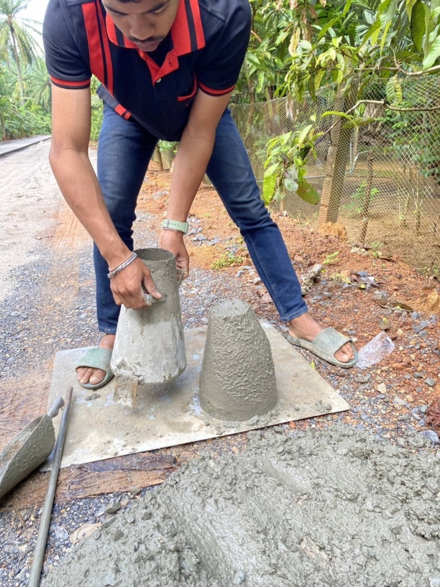 โครงการก่อสร้างถนนคอนกรีตเสริมเหล็กซอยบ้านนายสุพัฒน์ หมู่ที่ 4 บ้านเขาดิน