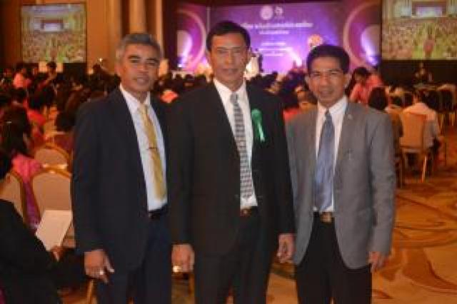 รับโล่ประกาศเกียรติคุณองค์กรปกครองส่วนท้องถิ่นดีเด่นด้านสตรีและครอบครัว ประจำปี 2555